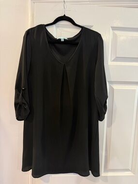 She + Sky Black V-Neck Roll-Sleeve Tunic Dress